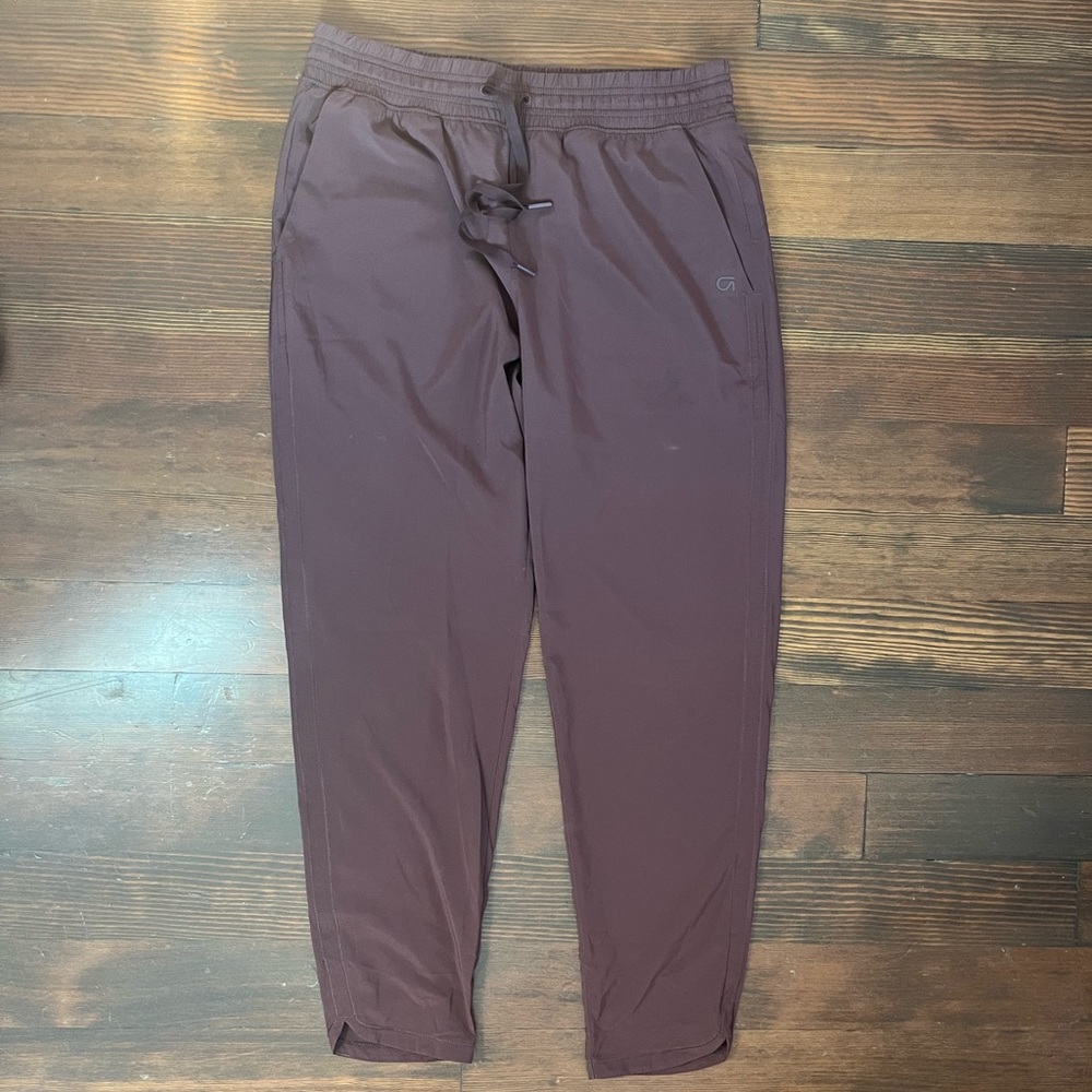GAPfit cropped athletic pants